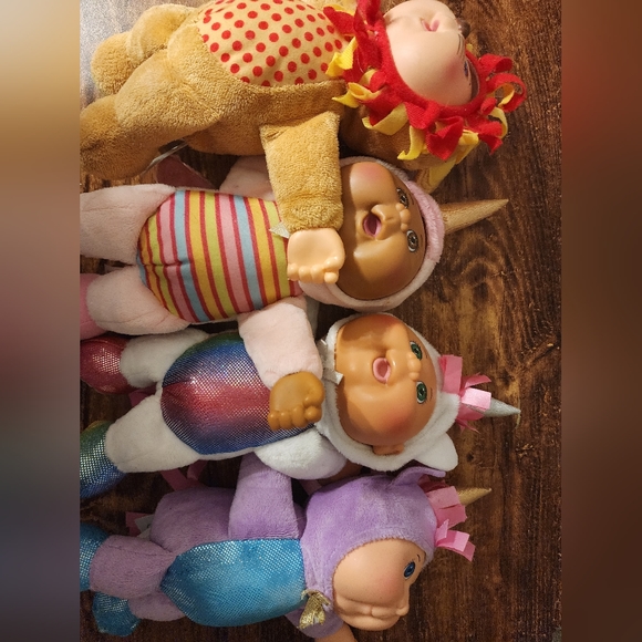 Lot of 4 cabbage patch babies in costumes - Picture 1 of 1